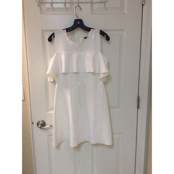 Gianni Bini Dresses & Skirts - Gianni Bini White Dress with Ruffle. Size M NB